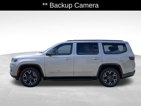 Used 2023 Jeep Wagoneer Series III w/ Preferred Equipment Group AWD/4WD image 4
