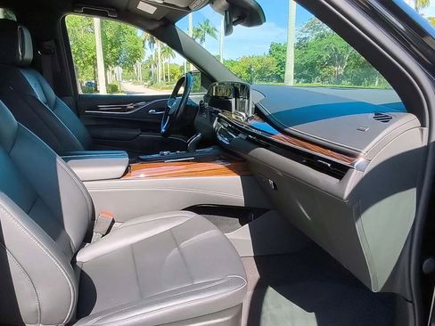 Used 2022 Cadillac Escalade ESV Luxury RWD image 11