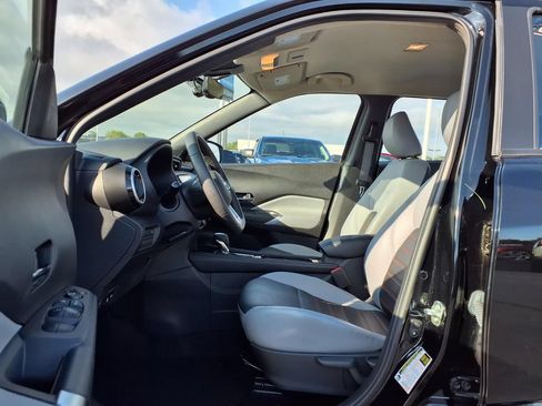 Used 2024 Nissan Kicks SR w/ SR Premium Package FWD image 21