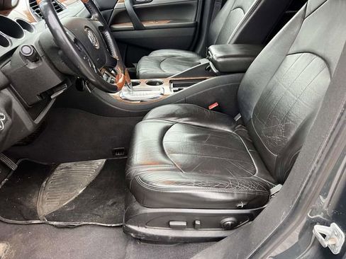 Used 2011 Buick Enclave CXL image 21