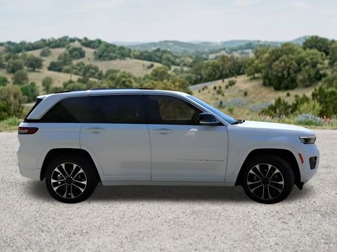 Used 2024 Jeep Grand Cherokee Overland w/ Adv Protech Group III AWD/4WD image 7