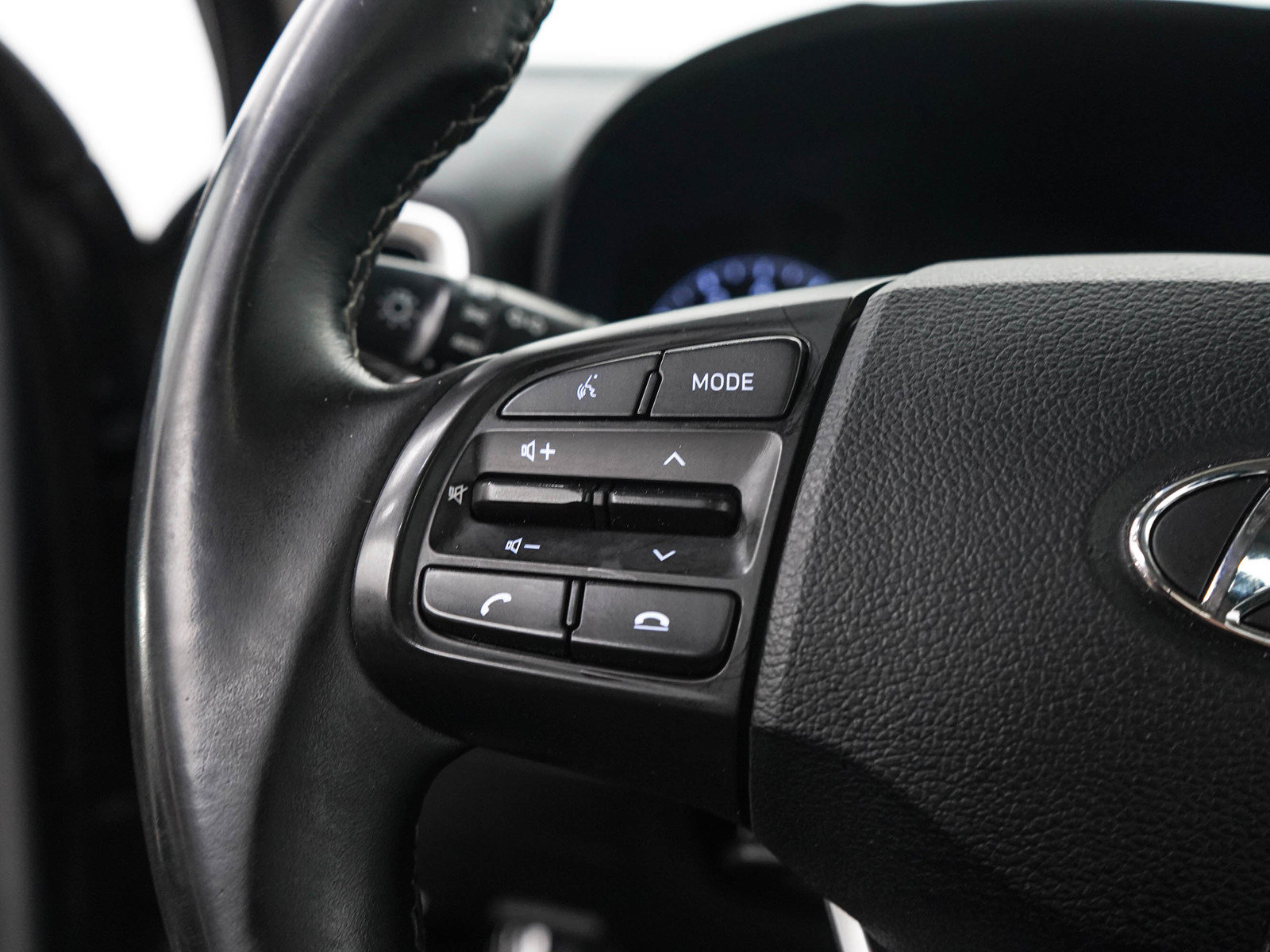 Used 2021 Hyundai Venue SEL w/ Premium Package FWD image 24