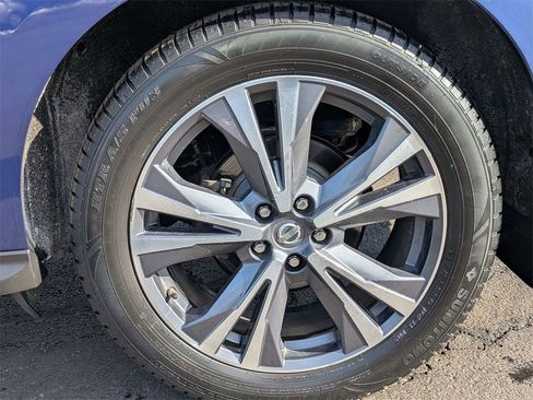 Used 2017 Nissan Pathfinder Platinum w/ Family Entertainment Package image 27