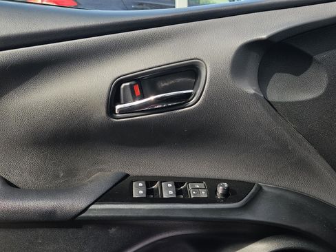 Used 2018 Toyota Prius Prime Premium image 25