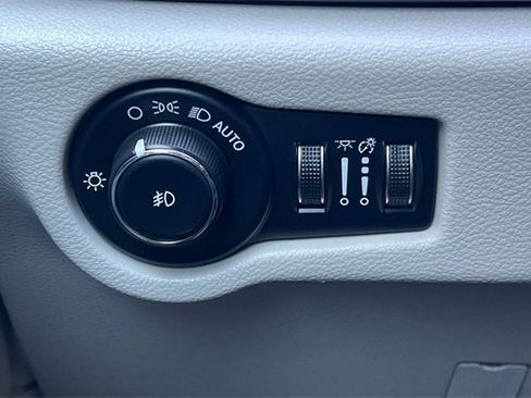 Used 2020 Chrysler Pacifica Touring-L image 31