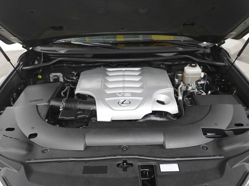 Used 2021 Lexus LX 570 4WD w/ Luxury Package image 34