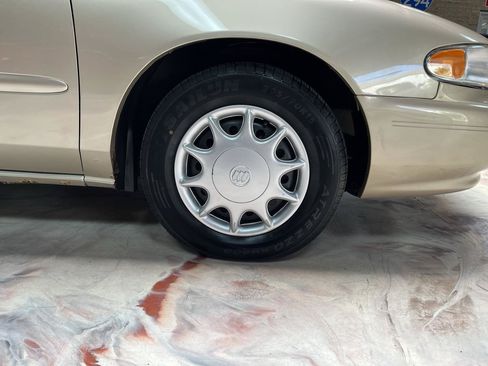 Used 2005 Buick Century Custom FWD image 28