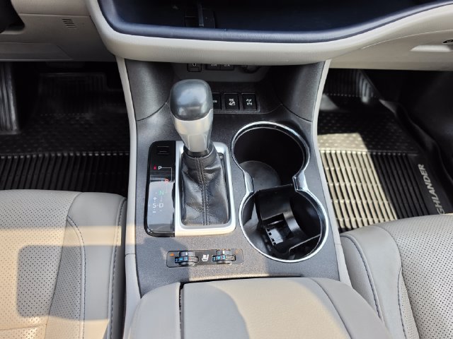 Used 2018 Toyota Highlander Limited AWD/4WD image 33