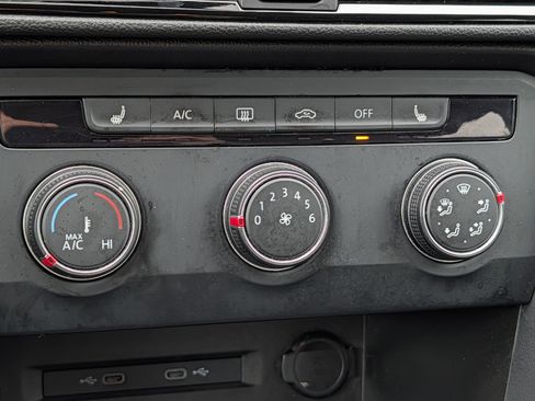 Certified 2022 Volkswagen Taos SE AWD/4WD image 23
