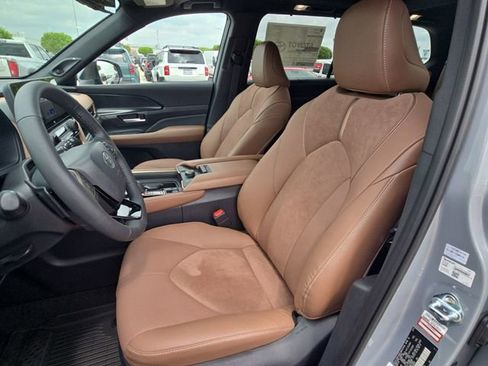 New 2026 Toyota Grand Highlander AWD Hybrid image 16