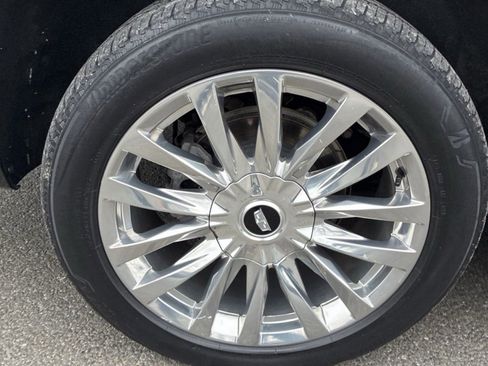 Used 2023 Cadillac Escalade Premium Luxury image 13