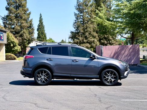Used 2018 Toyota RAV4 SE AWD/4WD image 2