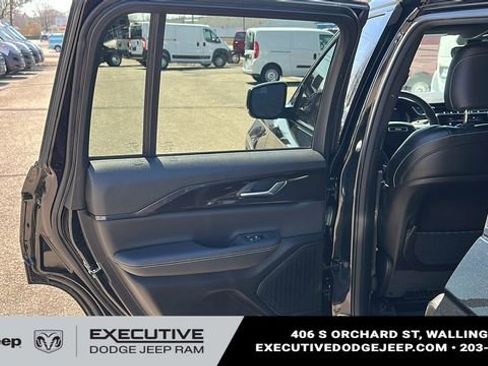 Used 2023 Jeep Grand Cherokee Altitude image 22
