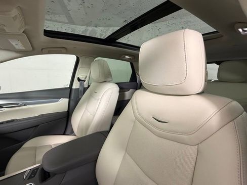 Used 2024 Cadillac XT5 Premium Luxury w/ Technology Package FWD image 5