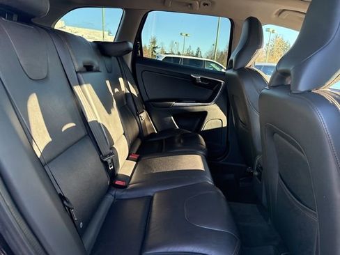Used 2017 Volvo XC60 T6 Dynamic w/ Preferred Option Package image 9
