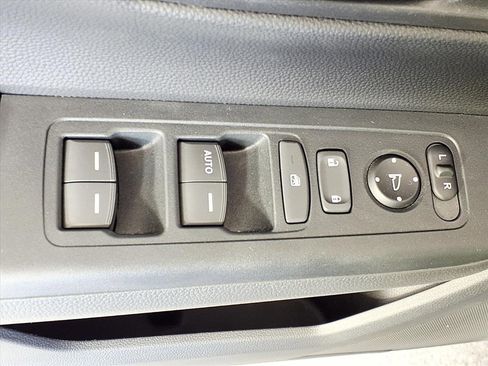 Used 2025 Honda CR-V LX image 14