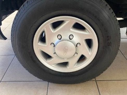 Used 2014 Ford E-250 and Econoline 250 w/ Power Group image 28