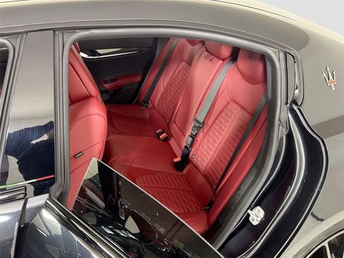 Used 2022 Maserati Ghibli Trofeo image 27