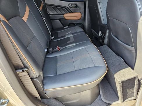 Used 2024 GMC Canyon AT4 w/ Technology Package AWD/4WD image 16