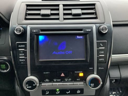 Used 2014 Toyota Camry SE image 18