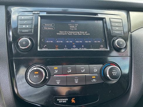 Used 2019 Nissan Rogue Sport S image 18