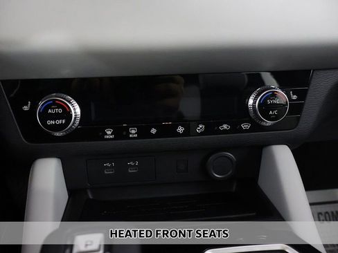 New 2025 Mitsubishi Outlander SE image 9