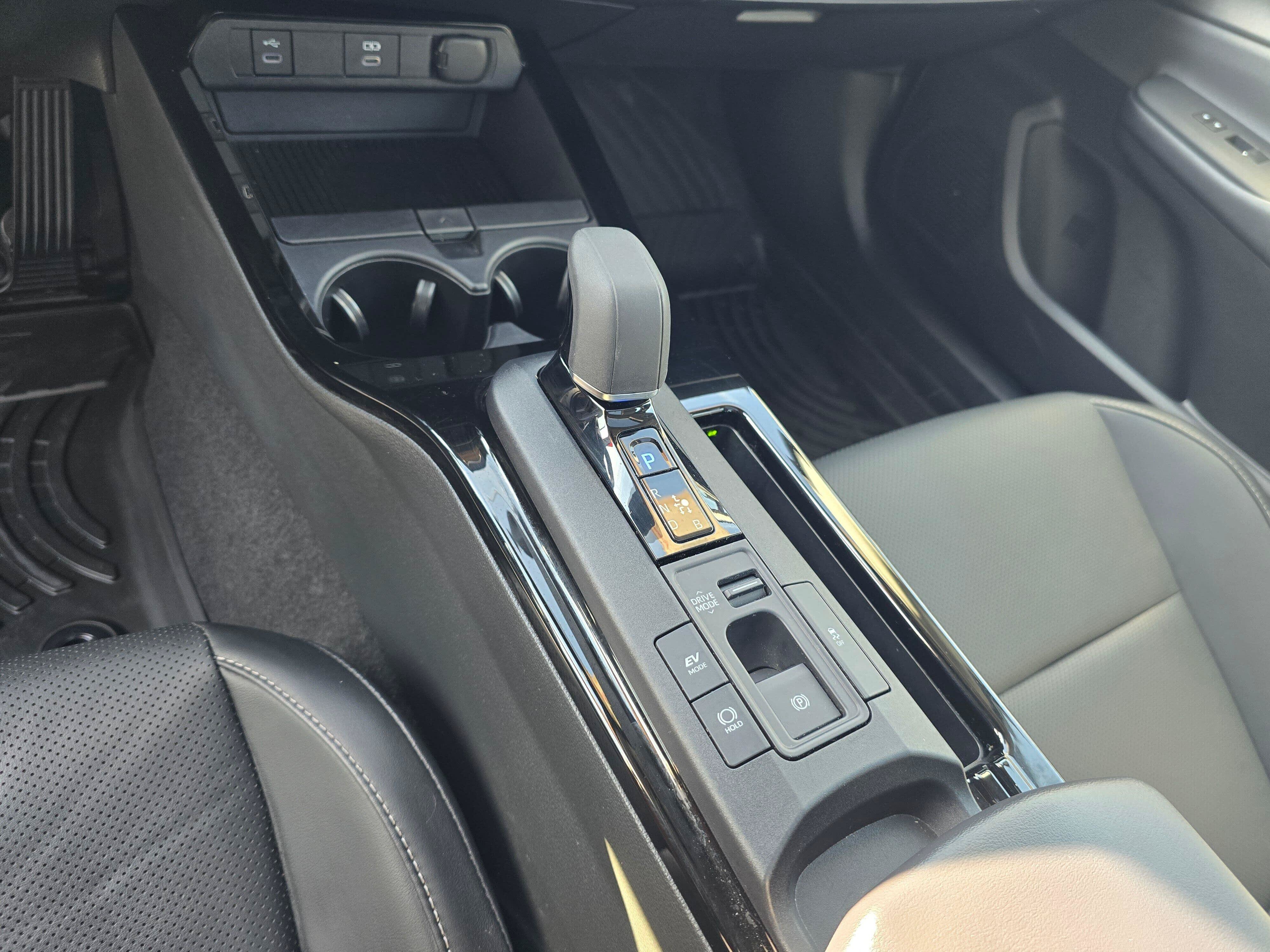 Certified 2025 Toyota Prius XLE FWD image 31