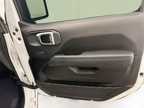 Used 2023 Jeep Wrangler Unlimited Sahara AWD/4WD image 33