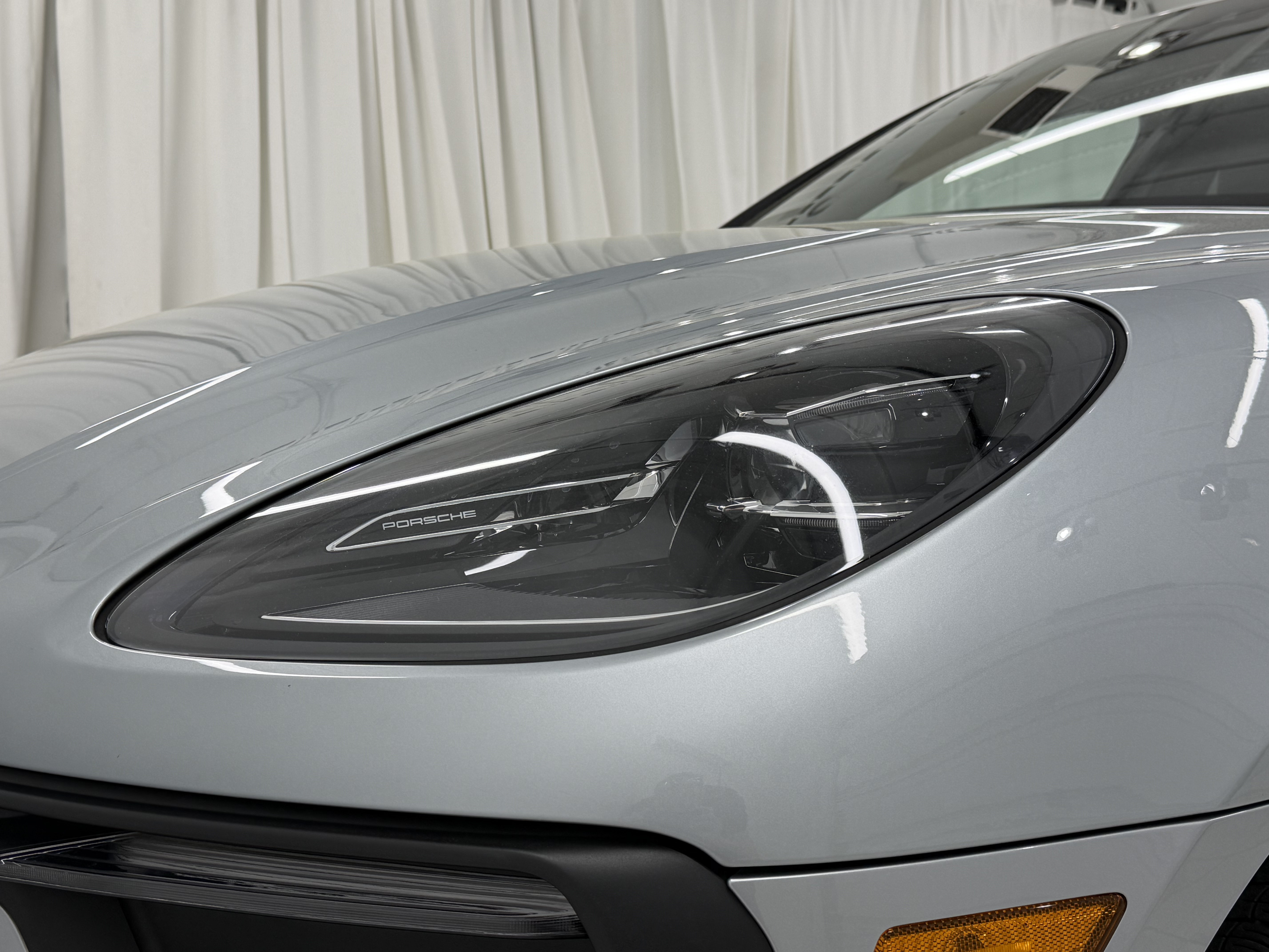 Used 2022 Porsche Macan AWD/4WD image 17