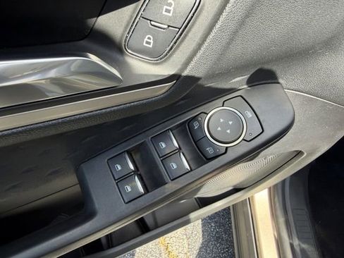 Used 2020 Ford Escape SE FWD image 11