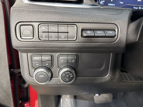 Used 2024 GMC Yukon XL Denali AWD/4WD image 15