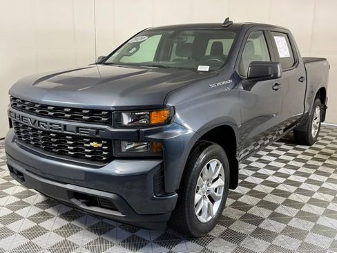 Used 2020 Chevrolet Silverado 1500 Custom w/ Custom Value Package AWD/4WD image 2