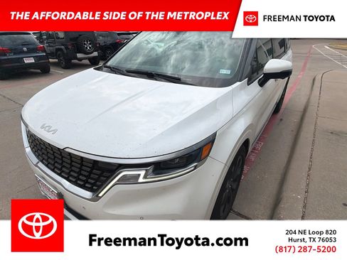 Used 2022 Kia Carnival SX FWD image 1