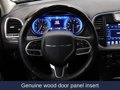 Used 2018 Chrysler 300 Limited image 28