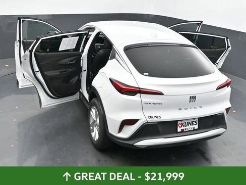 Used 2025 Buick Envista Preferred image 65