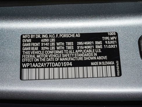 Certified 2026 Porsche Cayenne AWD/4WD image 30