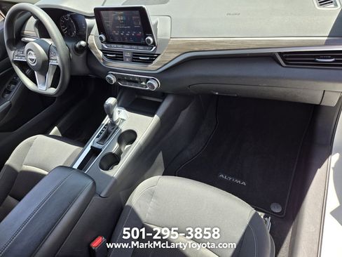 Used 2025 Nissan Altima 2.5 SV FWD image 18