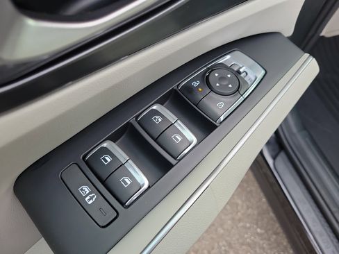 Certified 2025 Kia Sorento EX w/ Panoramic Sunroof Package image 21