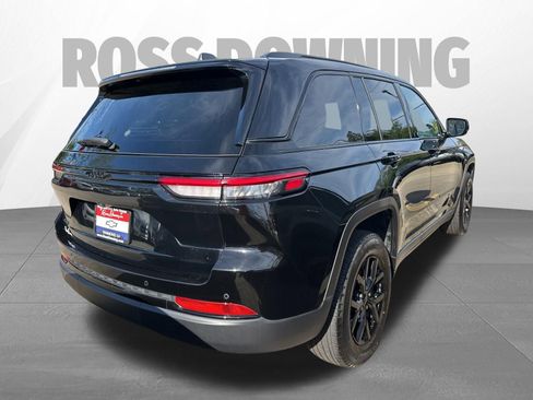 Used 2025 Jeep Grand Cherokee Altitude AWD/4WD image 4
