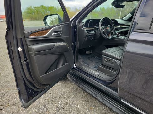 Used 2023 Cadillac Escalade ESV Sport Platinum w/ LPO, ONYX Package AWD/4WD image 15