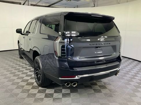 Used 2025 Chevrolet Suburban Premier AWD/4WD image 4