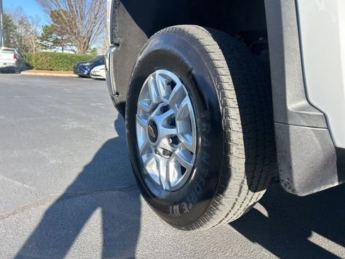 Used 2025 Chevrolet Silverado 2500 LT w/ Convenience Package image 11