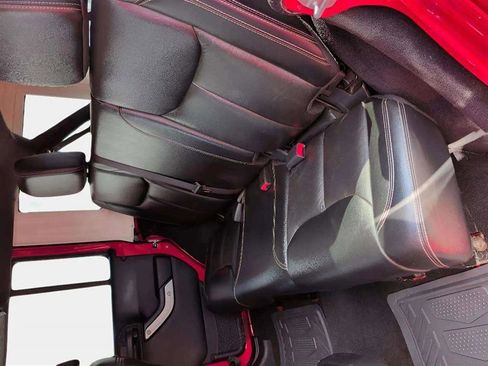 Used 2015 Jeep Wrangler Unlimited Sahara image 15