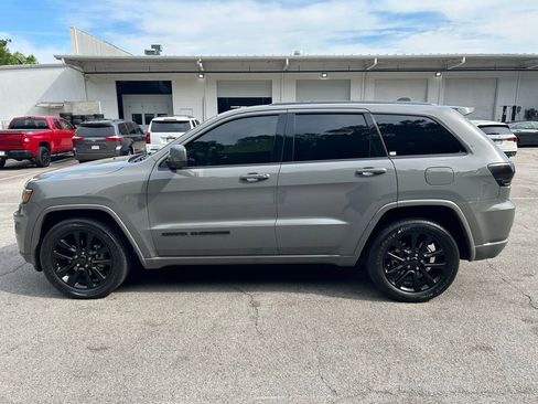 Used 2020 Jeep Grand Cherokee Altitude RWD image 4