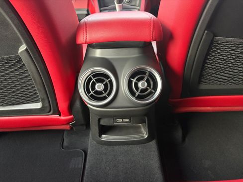 Used 2018 Alfa Romeo Stelvio Ti AWD/4WD image 32