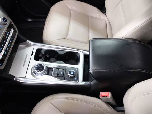 Used 2022 Ford Explorer XLT w/ Equipment Group 202A image 13