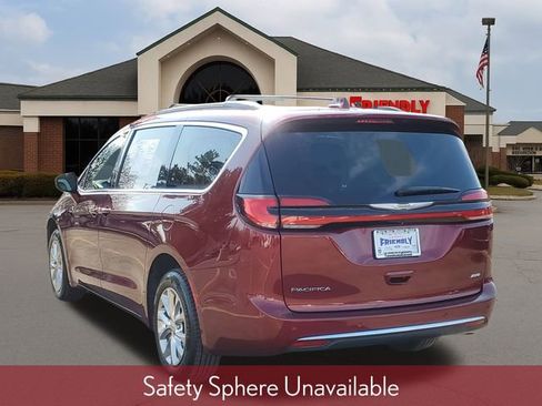 Used 2022 Chrysler Pacifica Touring-L image 3