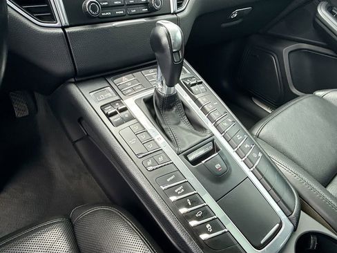 Used 2018 Porsche Macan Turbo w/ Premium Package Plus image 17