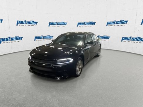 Used 2021 Dodge Charger SXT w/ Leather Interior Group RWD image 4