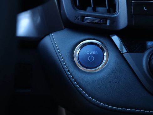 Used 2018 Toyota RAV4 Limited image 24